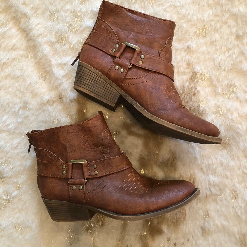 Forever 21 EUC booties size 8 👢